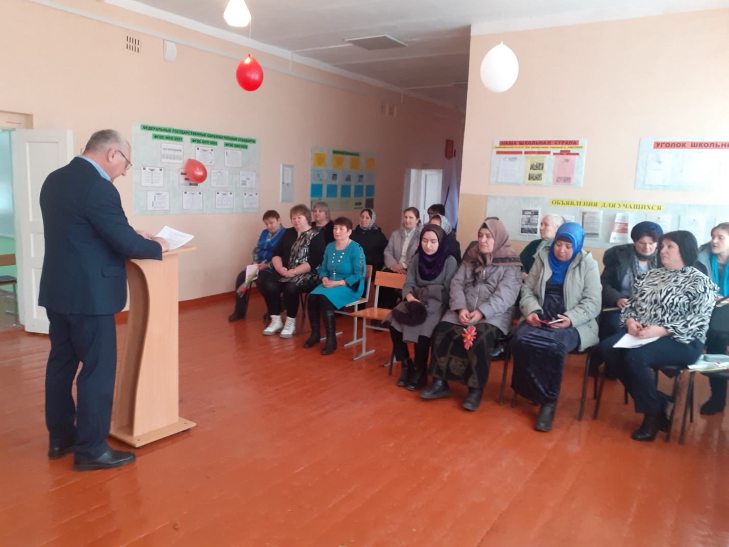 Глава  Наумовского  сельсовета  Козлов Г.В. рассказал о проделанной работе Администрацией сельсовета в 2023 году и о планах  на текущий год.